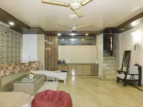 Cozy Bohemian Studio Apartment - GK2 South Delhi, near M Block Market - Image 3