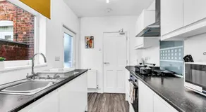 6 Bed Contractor Long term Stay Central Parking - Image 5