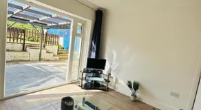 Deluxe Bungalow - Image 2