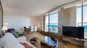 Sea views & city skyline - Image 2