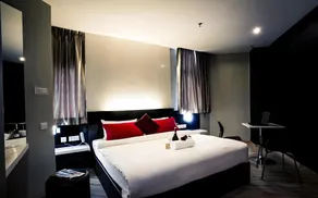 Swing & Pillows - Golden Roof Hotel Ampang, Ipoh - Image 4