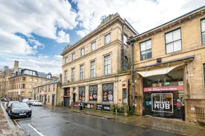ReGina Lodge Bradford - Image 3