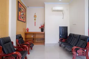 RedDoorz at Hotel Rich Parepare near Pantai Mattirotasi - Image 5