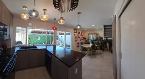 Walk to OLD TOWN 3 FULL Bathrooms 4 Bedrooms 5 actual Beds - Image 3