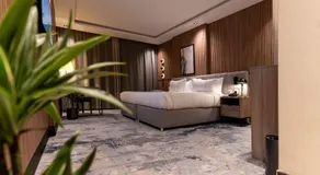 HILLTOWN Hotel - Image 2