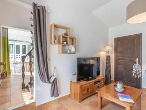 Charming Holiday Home in Empuriabrava with Pool - Image 2