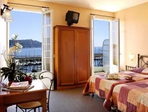 Hotel De La Darse - Image 1