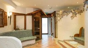 Family room, shower, toilet, 1 bed room - Image 5