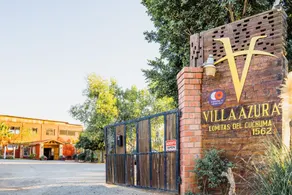 Capital O Hotel Villa Azura - Image 5