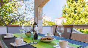 Apartamento vacacional con barbacoa y terraza | Vistas al jardín - Image 5