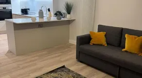 Apartment with Terrace in Uxbridge - Image 5