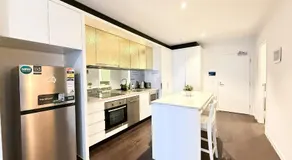Modern Luxe Chic 2BR Near Southern Cross Station - Image 4