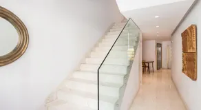 Nyx Chic Manor - Image 4