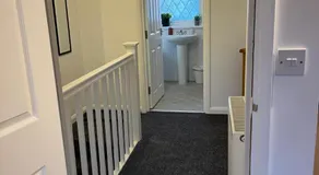 Cosy Flat Near Gatwick Free Parking - Image 5