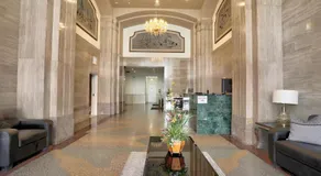 Classic Los Angeles Elegance in Downtown, Sleeps 4, Free Parking and 360 Degree View Roof Top Pool! - Image 4