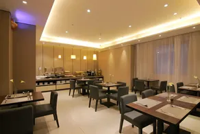 Home Inn Plus Zhengzhou Jinshui East Road CBD Convention and Exhibition Center - Image 3