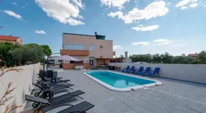 Family-friendly apartments with swimming pool Sukosan, Zadar - 23934 - Image 3