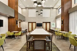 Hampton Inn & Suites Tacoma/Puyallup - Image 2