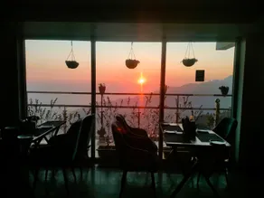 The Palm Aryan Mussoorie - 5 mins Walk to Mall Road - Image 2