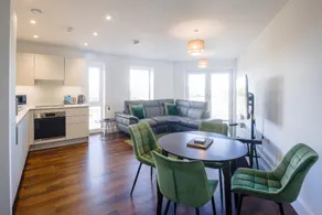 2 bed Modern apartment close to Bicester Village - Image 2