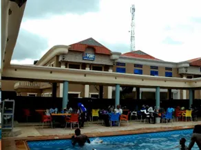 HI POINT HOTEL AND SUITES - Image 2