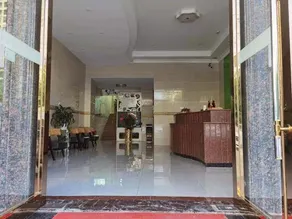 8 Inn - Image 2