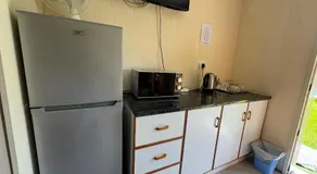 8 Ibis Lane Guest House - Image 5