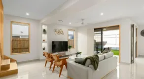 Spacious Modern 6BR Family Home in Pallara QLD - Image 2