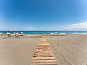 CT 240 - Beachfront Apartment -Don Juan Manilva - Image 5