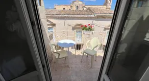 Plaza Rooms - Image 4