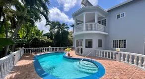 5 Bed Villa Sleeps 14 - Private Pool - Smart TVs - Image 3