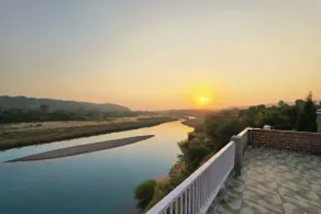 Experience peace & luxury at riverside H.M Farm - Image 3