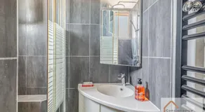 Jolie T3 50m² (+-), balcon, parking, commodités - Image 2
