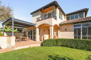 Coastal Retreat-Spacious 4BR Walk to Beach - Image 4