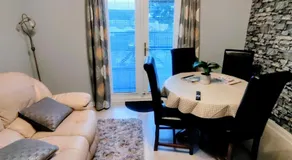 High Rigg House Bradford - Luxury Accomodation with Private Parking - Image 2