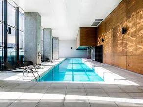 Stylish CBD Apartment with Stunning Harbour Views - Image 2