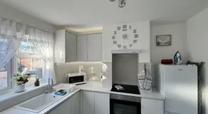 Modern 3-Bed Hideaway Near Westgate With Parking - Image 5