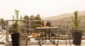 Square Apartment - Image 2