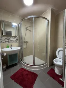 2BR Bungalow with Parking - Sunbeam Haven - Image 2