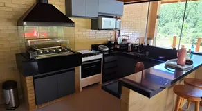 Chalés confortáveis com hidromassagem e vista para lago - Image 5