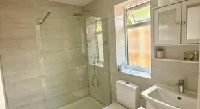 Separate One Bedroom Large Apartment in Slough - Image 2