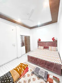 Banaras Apartment Homestay 7BHK AC & NON AC ROOMS in KASHI VISHWANATH JYOTIRLING - Image 1