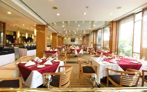 Hotel Crown Plaza Islamabad - Image 3