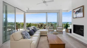 Summer Hillside Retreat - Image 2