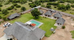 In The Bush Farm Lodge - Image 5