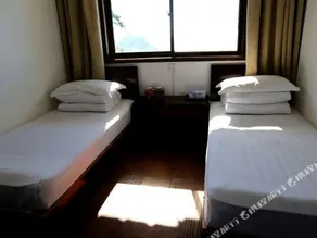 Huayin Five Cloud Mountain Inn - Image 2