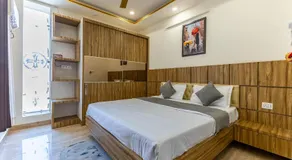 A radiant villa on Ganges with modern amenities - Image 2