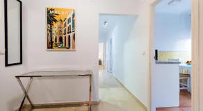 NEW 1st CORNER City center Apartment Ideal for Groups - Image 3