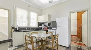 Spacious Urban Delight in Coburg - Image 3