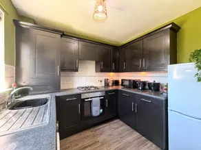 Luxury 3-Bed Townhouse | Free Parking | Central - Image 3